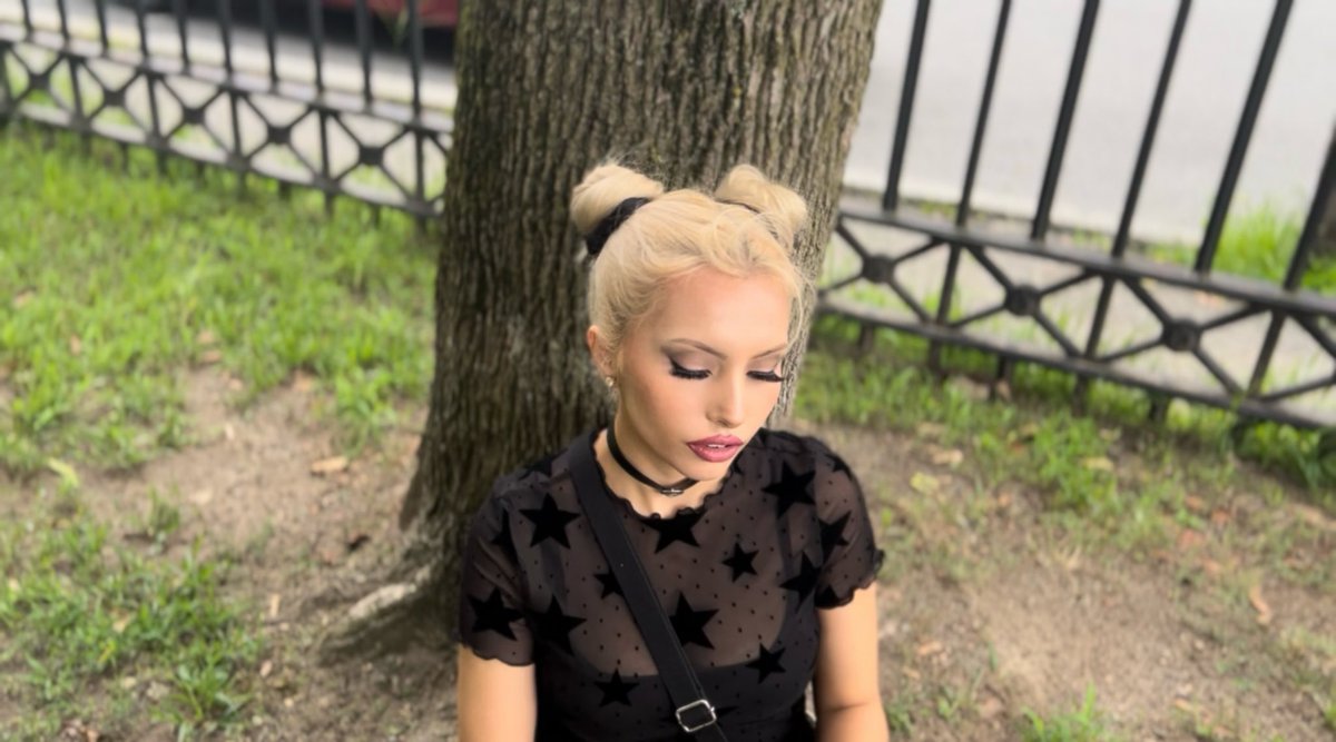 rubyandersonCA's tweet image. You’re from the 70s, but I’m a 90s witch🔮✨💿 

#seasonofthewitch #cover #coversong #musicvideo #outnow #90s #witch #whimsigoth #salem #donovan #lanadelrey #thelovewitch #thecraft