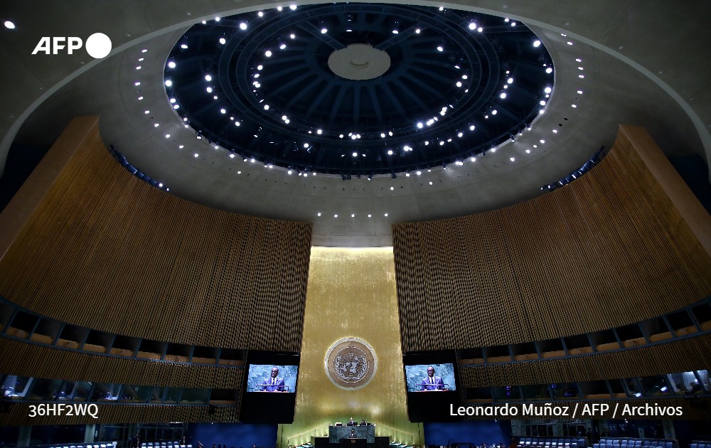 AFPespanol's tweet photo. La Asamblea General de la ONU aprueba por abrumadora mayoría una nueva resolución contra el bloqueo estadounidense a Cuba, vigente desde hace más de seis décadas, con los votos en contra de Estados Unidos y su aliado Israel #AFP https://t.co/xOMZySehWC