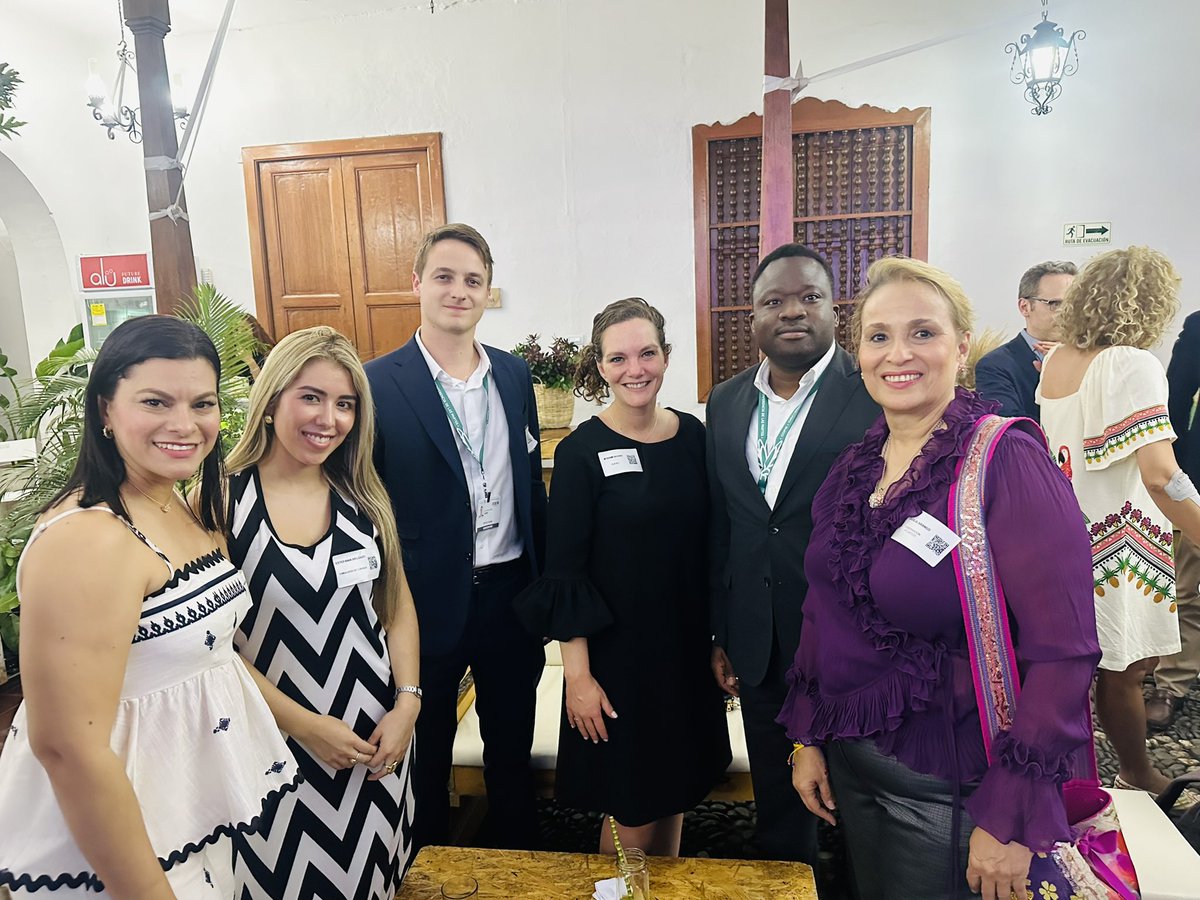 Yulcomtech's tweet image. YULCOM participe à la COP 16 à Cali, Colombie. 
L’équipe de YULCOM a eu l’honneur de rencontrer la Ministre de l’environnement de la Colombie, Susana Muhamad, en marge du sommet de la COP 16 à Cali, Colombie. 
@LouisCaron__ @Youmanijerome