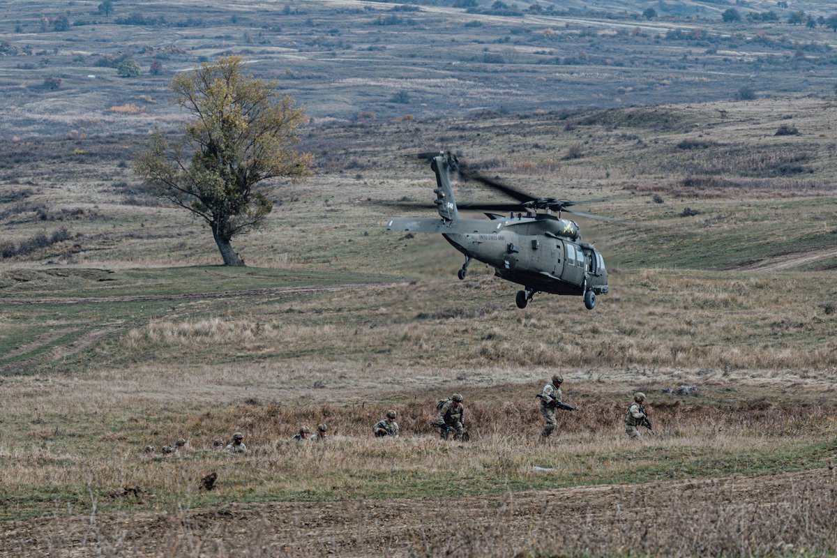 BelgiumDefence's tweet photo. Today, the 🇧🇪 detachment of #NATO’s Multinational Battle Group #Romania 🇷🇴 showcased its capabilities at the Cincu training grounds during Exercise #DacianFall 24, demonstrating #Interoperability with allied forces 🇵🇹🇵🇱🇲🇰🇺🇸. After a 5-month deployment, they are set to return home https://t.co/O24dO1Hctu