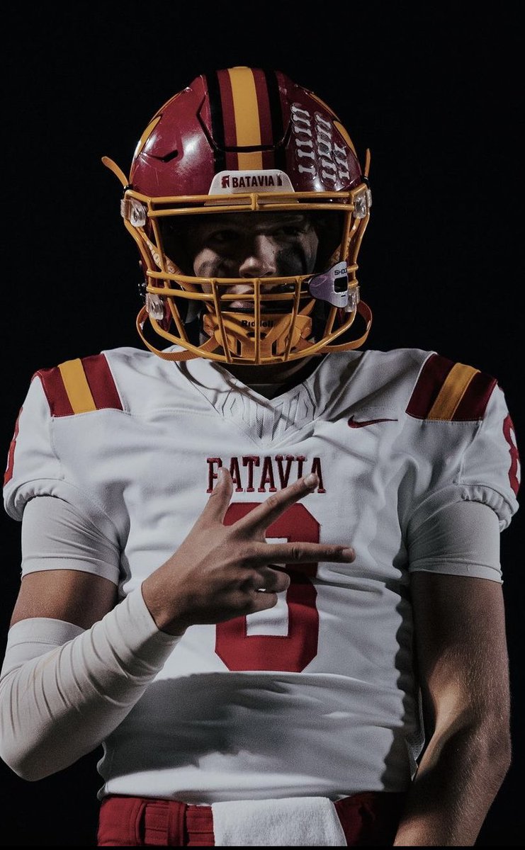 mike_vander11's tweet photo. Sophomore season (7 games): Team 7-2
Varsity (3 games): Team 8-1 
co-DuKane Conference Champions
1054 passing yards
71% completion 
14 TD/1 INT (sophomore)
1 TD/0 INT (varsity)
146 rushing yards

https://t.co/Y2glYulb2v
@BataviaFootball @CoachKolowski @ThrowItDeep https://t.co/alyfS003aY