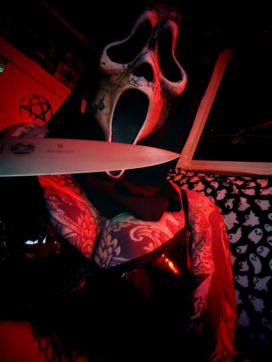 RubyRamirez666's tweet photo. Come watch some spooky and filthy goings on over on my LIVE DIRECT CAM right now! I'll be sure you have you quaking or... otherwise...in your pants https://t.co/Lz4TPhSTSu

@cam_fairy  @AdultWorkcom https://t.co/0CCmC4WweU