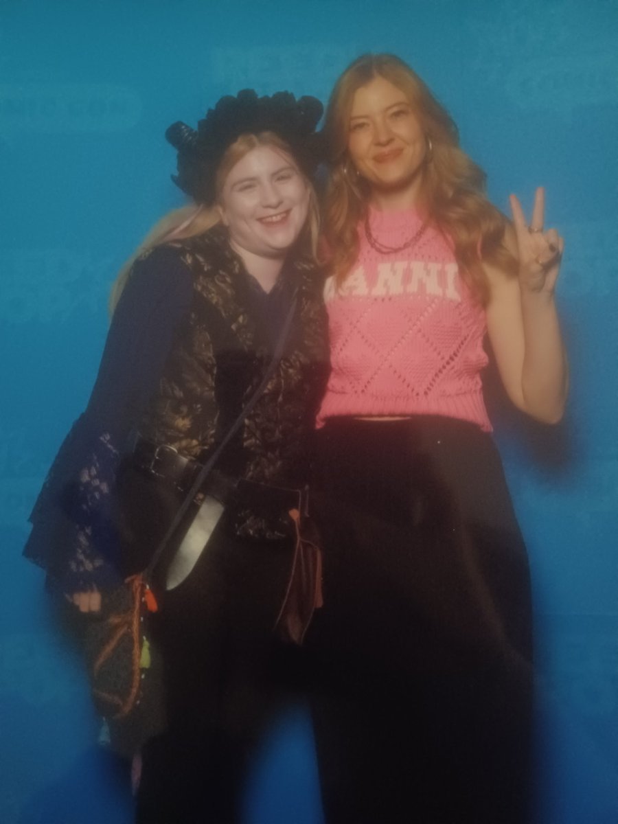 therandomrebel's tweet photo. Now that I have recovered from a wonderful weekend.
Thank you MCM for a fab Sunday.
My Teifling Bard Azalea got to meet some of the BG3 peeps and spread some joy with some dad jokes.

Thank you @SamanthaBeart putting up with my migraine induced ramblings and being so lovely. https://t.co/ZE1Wtv8F67