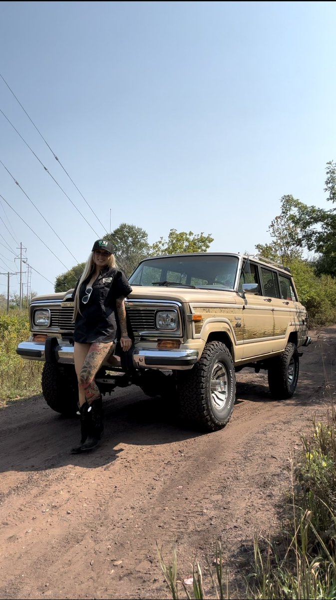 alexxistexxxas's tweet image. Serious question: would you hypothetically date a girl with a decent amount of tattoo coverage? Do you find them appealing or unappealing?
RT+like if you would date a tattooed girl ❤️