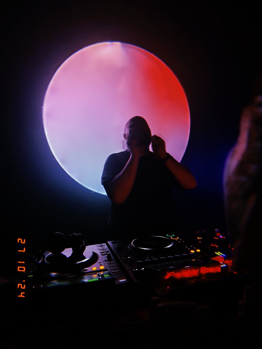 New DJ-set out, from Radio Radio, Amsterdam. soundcloud.com/skatebard/skat… Picture by Clara Monacelli.