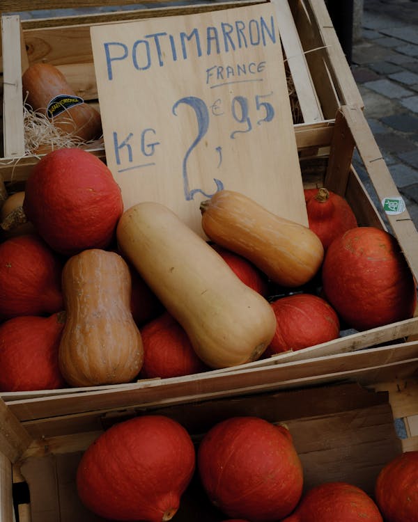 Prefet53's tweet photo. #Consommation Les services de l'État 🇫🇷 se mobilisent pour garantir l'origine et la loyauté de l’information délivrée aux consommateurs sur les produits alimentaires proposés à la vente.🍅🍐🐟🥩🧀
Au cours des 9 premiers mois de l'année 2024, le service de la #CCRF de la #Mayenne a effectué 7⃣5⃣ contrôles (contre 76 en 2023).
5⃣0⃣ contrôles concernaient l'origine des viandes et des fruits et légumes.
👉 Les anomalies constatées sur les mentions d'origine ont donné lieu à l'envoi de 2⃣6⃣ avertissements, 2⃣ injonctions de demande de mise en conformité et 2⃣ procès-verbaux pour absence totale des mentions obligatoires (origine, calibre, variété, prix au kilo).