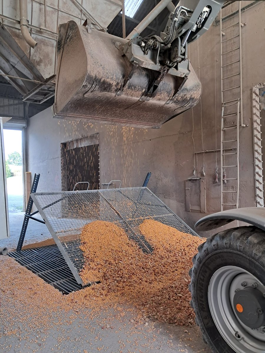 DEMEURESolution's tweet photo. Le séchoir est allumé depuis le début de la semaine.

Bonne moisson à tous. https://t.co/7dZv69XWZk