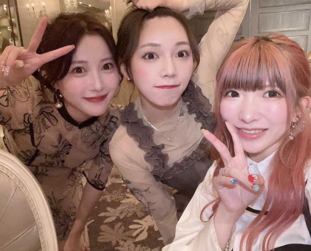 miochachan's tweet photo. ふくれなちゃんや今田美桜ちゃんも着てたlejaのパーティードレス可愛くて超おすすめ🥺
二の腕や腰回りの太くて隠したい部分は隠してくれるのが嬉しいし、何よりデザインが大人可愛くて最高🦭♡
友人の結婚式用で私はレンタルで借りたけど、ZOZOとかで2万弱で買えたよ🫶🏻 https://t.co/atU6srUCR1