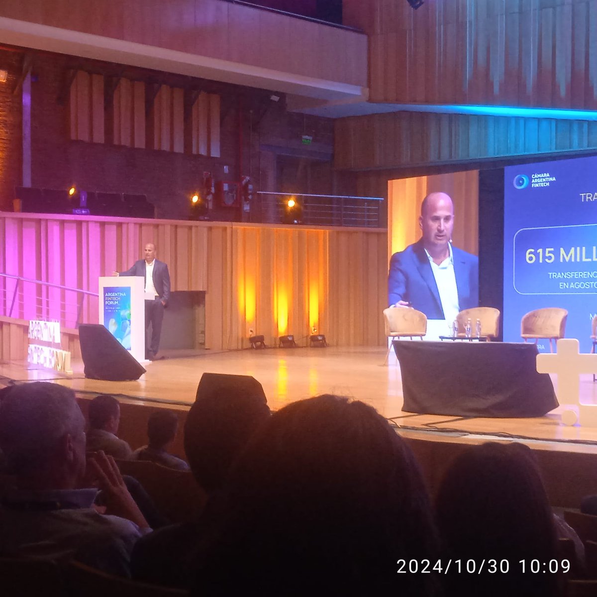 🔊[AHORA] Argentina Fintech Forum 2024. Mario López (Cámara Argentina Fintech):

Industria Fintech: "En agosto del 2024 se realizaron 615 millones de transacciones en Argentina. El sector se multiplicó por 20 en 5 años".

#ArgentinaFintechForum2024