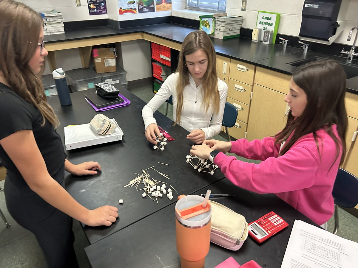MrsKristiKing's tweet photo. Day 1 with some of the Honors Science 7 groups working on their seismic safe structures. https://t.co/N3QIcKFoZ8