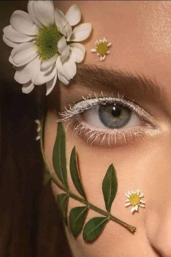 ہائے خوابوں کی خیاباں سازیاں 
آنکھ کیا کھولی چمن مرجھا گئے