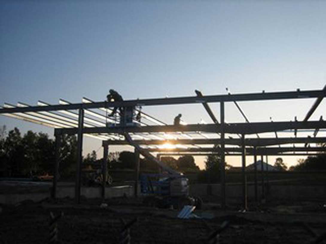 BelConBuilds's tweet photo. #WaybackWednesday to the 10,000 sq. ft. facility we built for Lorenz Manufacturing! Featuring Butler’s Widespan system, Shadowall panels, and MR-24® standing seam roof for durability &amp; storm water management. Visit our project gallery! #ButlerBuildings https://t.co/MkZu8dgv8S https://t.co/V5vDNSLYt2