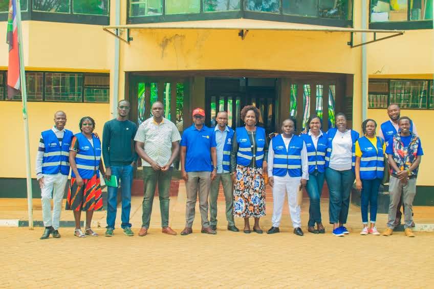 SiayaRotary's tweet photo. Wonderful sensitization training at an avocado model farmer at Lwandanyi village in Sirisia Sub County, Bungoma County, KENYA. We are partnering with the Rotary Club of Bungoma Magharibi &amp; The Rotary Club of Tuli, USA on an avocado Project #RotaryInternational #TheMagicofaRotary https://t.co/NGhes6VgUh
