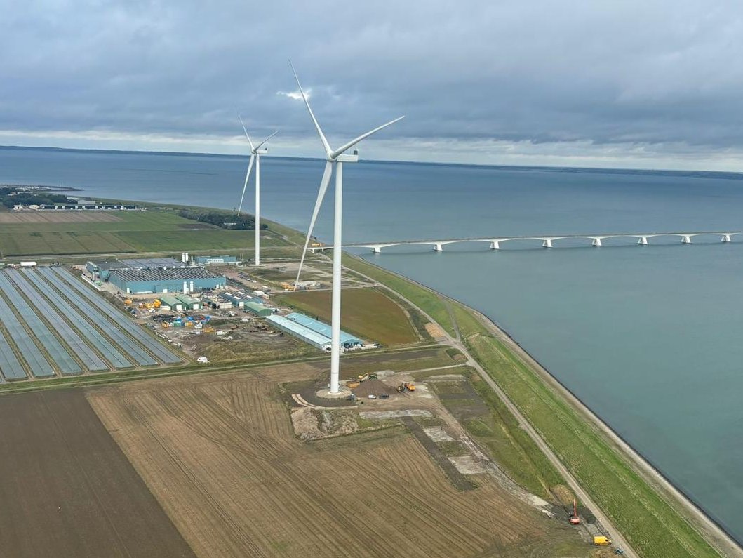 📢 Take over allert!

De 3 turbines van windpark Oostzeedijk zijn overgedragen van Nordex naar de beheerafdeling van Zeeuwind. Nu zijn de windturbines, die zo’n 15 MW opleveren, dus echt van Zeeuwind.
Dank aan Nordex, Zeeuwind en onze Green Trusters voor een geslaagde overname!👷‍♂️