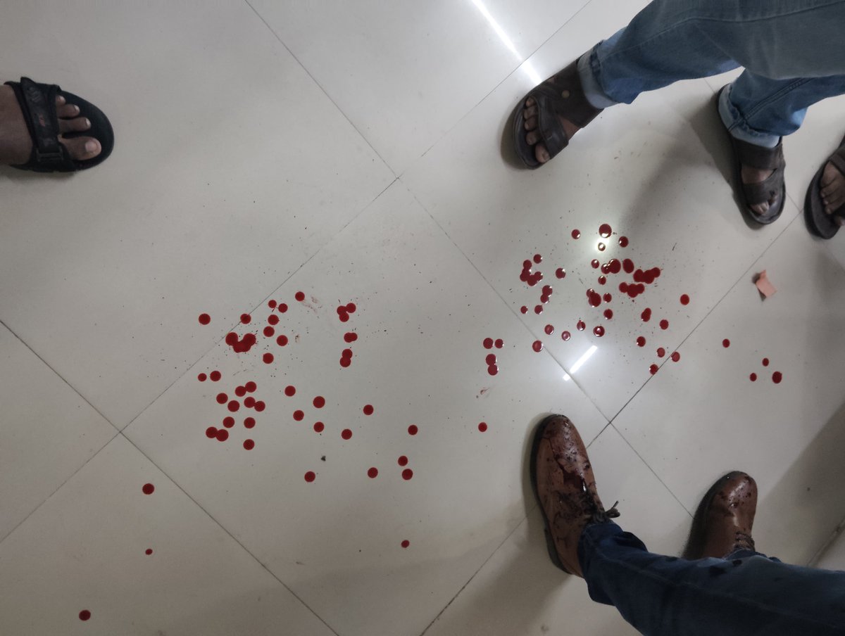 GoswamiPuspal90's tweet photo. This is my question to the society what do you call this ? 

Is this banking ?

Management is waiting what for ? Murder!!!

All are requested to raise your voice against such gruesome incident on one of our brothers from Indian Overseas Bank.

#BankersNeedJustice https://t.co/n8Ga9ozCHy