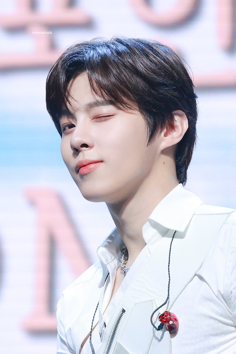 241026 ♡   

#김우석 #KIMWOOSEOK