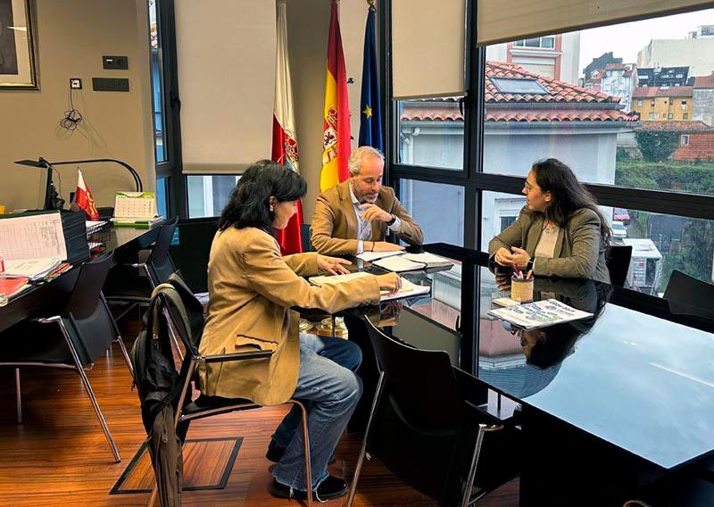 ‼️Educación y <a href="/unicanCEUC/">Consejo de Estudiantes de la UC</a> celebran la mejora del plan regional de becas que aportará a becados de zonas con riesgo de despoblamiento ayudas para transporte y cursos de idiomas

bit.ly/4hnowqN