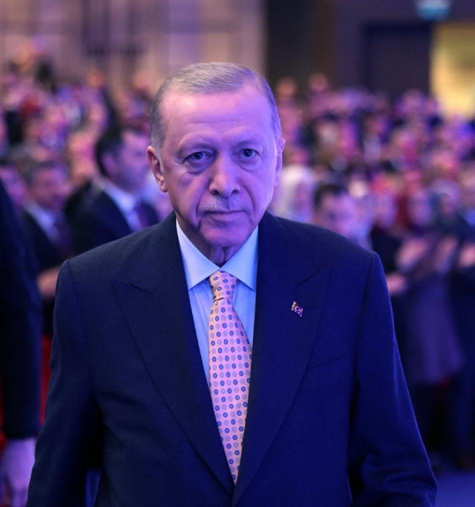 Erdoğan: 

''LGBT sapkınlığını savunanlar, benim Müslüman Kürt kardeşimin ebedi düşmanıdır.''