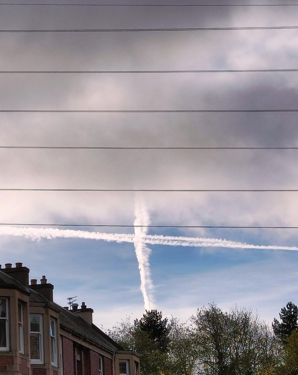 RayFrench15's tweet image. And lo, a cross appeared in the sky over Portobello. The Lord has sent a message - keep that orange man out of the White House and vote for the other lot, even though they're not much cop.