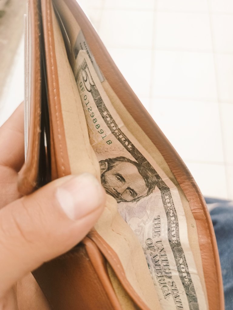 Alejo_0na's tweet photo. Listo para estos 5 días de feriado🥺 https://t.co/LwEuu0quVv