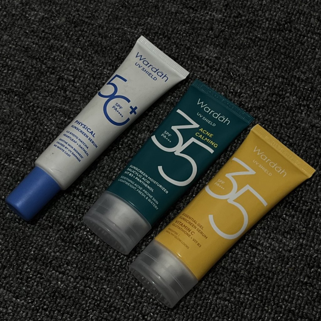 unpopular opinion: HARUS PILIH SUNSCREEN SESUAI KONDISI KULIT &amp; KEGIATAN👀

sedikit review 3 sunscreen wardah dari gue biar kalian ga salah pilih tipe sunscreen, here we go~