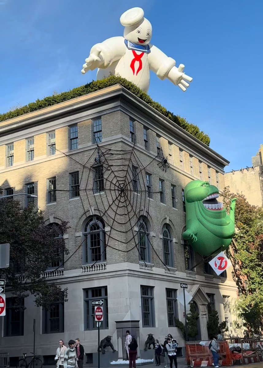 WUTangKids's tweet photo. The West Village is ready for the Halloween Parade tomorrow https://t.co/pt0Xzaxocr