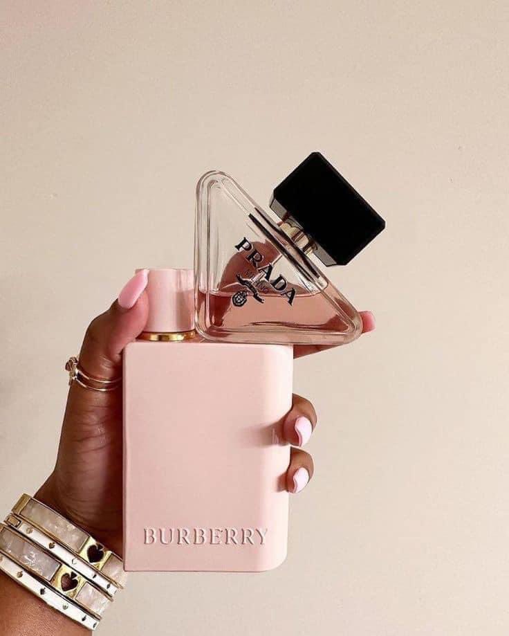 juliethardt's tweet photo. i’m a perfume girl, smelling good is part of my personality🌸 https://t.co/OjGHkkvecc