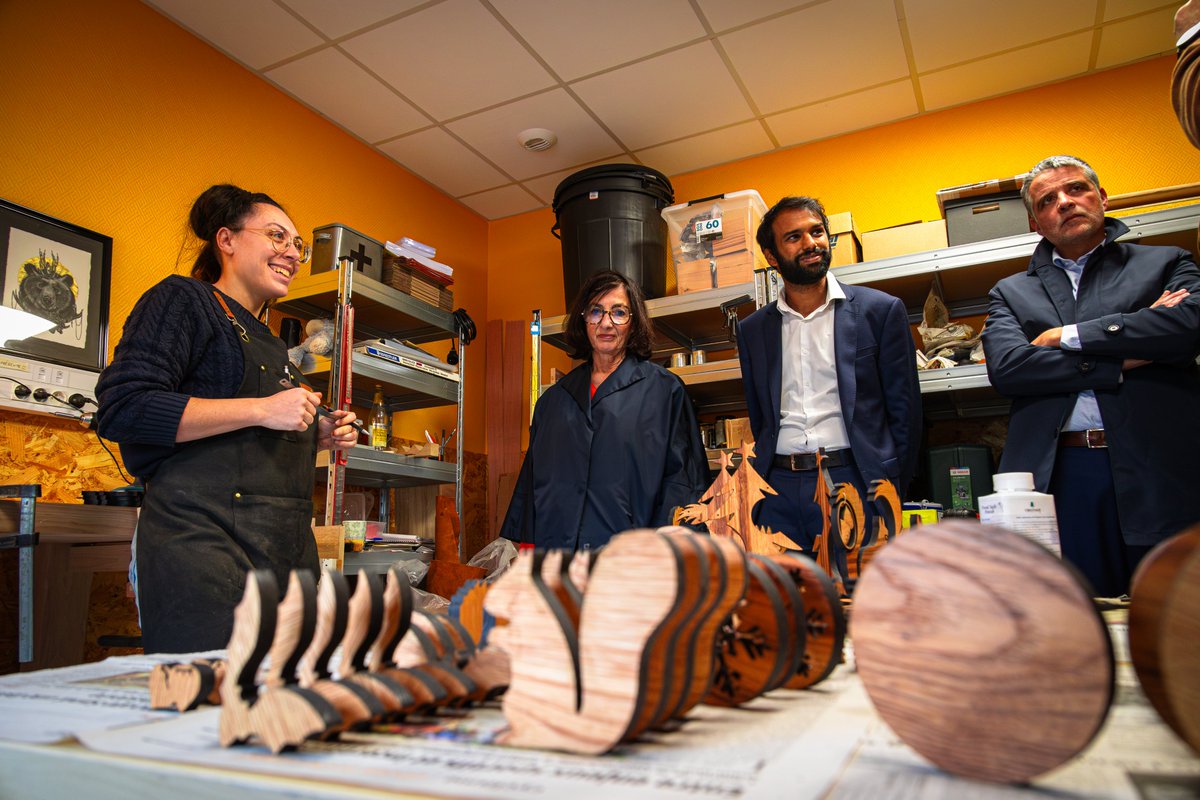 𝐕𝐢𝐬𝐢𝐭𝐞 𝐝𝐞 𝐥𝐚 𝐌𝐚𝐧𝐮𝐟𝐚𝐜𝐭𝐮𝐫𝐞 𝐝𝐞 𝐩𝐫𝐨𝐱𝐢𝐦𝐢𝐭𝐞́ 𝐀𝐫𝐭𝐢𝐬’𝐮𝐩

A l'occasion d'un #comité régional de suivi des fabriques de #territoires et des manufactures de proximité, Nadine Chaïb, secrétaire générale de la préfecture, a visité la #Manufacture