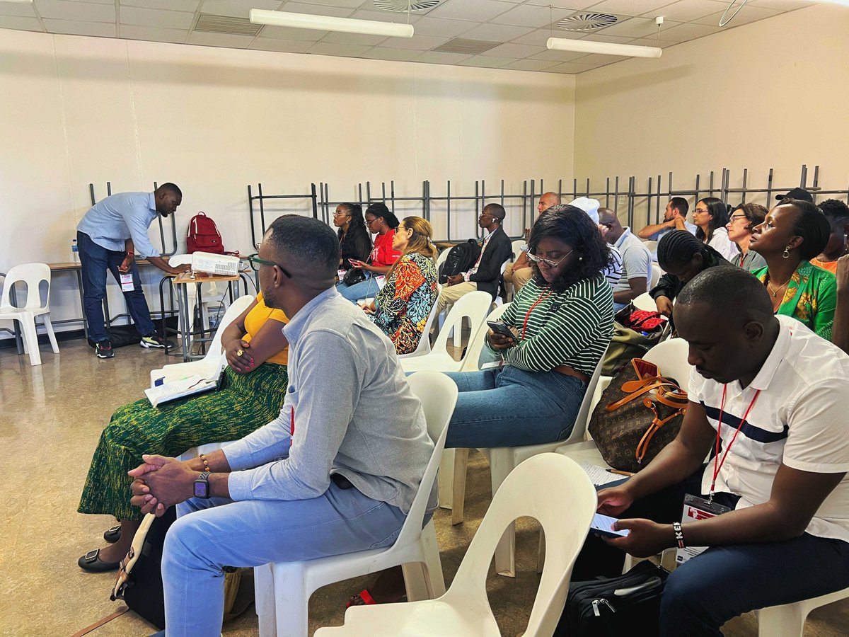Code4Africa's tweet photo. @Code4Africa’s investigative analyst, @Eliud_Akwei, delivers a session on the latest techniques for investigating information manipulation and interference, exploring the nitty-gritty of how disinformation operates online.

#AIJC2024 https://t.co/HamJL7vwkk