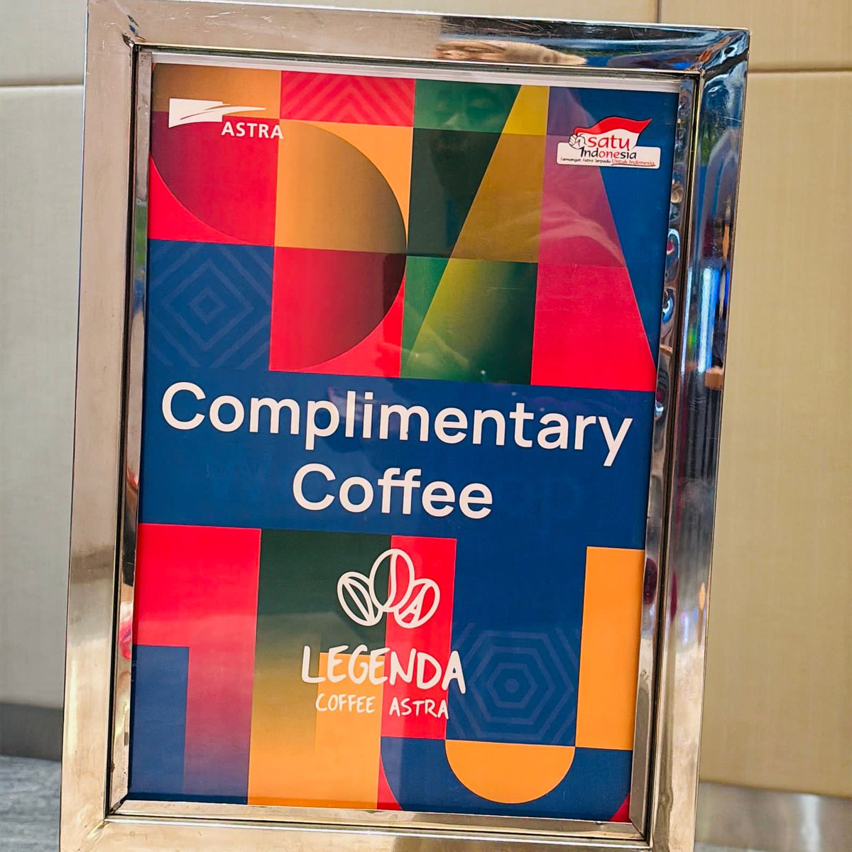rizkympu_'s tweet photo. Jadi hari Minggu kemarin abis cfd-an emang rencana mampir ke Galeri Astra, Menara Astra buat liat karya seniman lokal di Exhibiton 15th SATU Indonesia Awards 2024. @SATU_Indonesia

Bonusnya ternyata sampe sana ada kopi gratis yang enak! Pas banget butuh asupan kopi pagi-pagi gini https://t.co/jI4XUVejmo