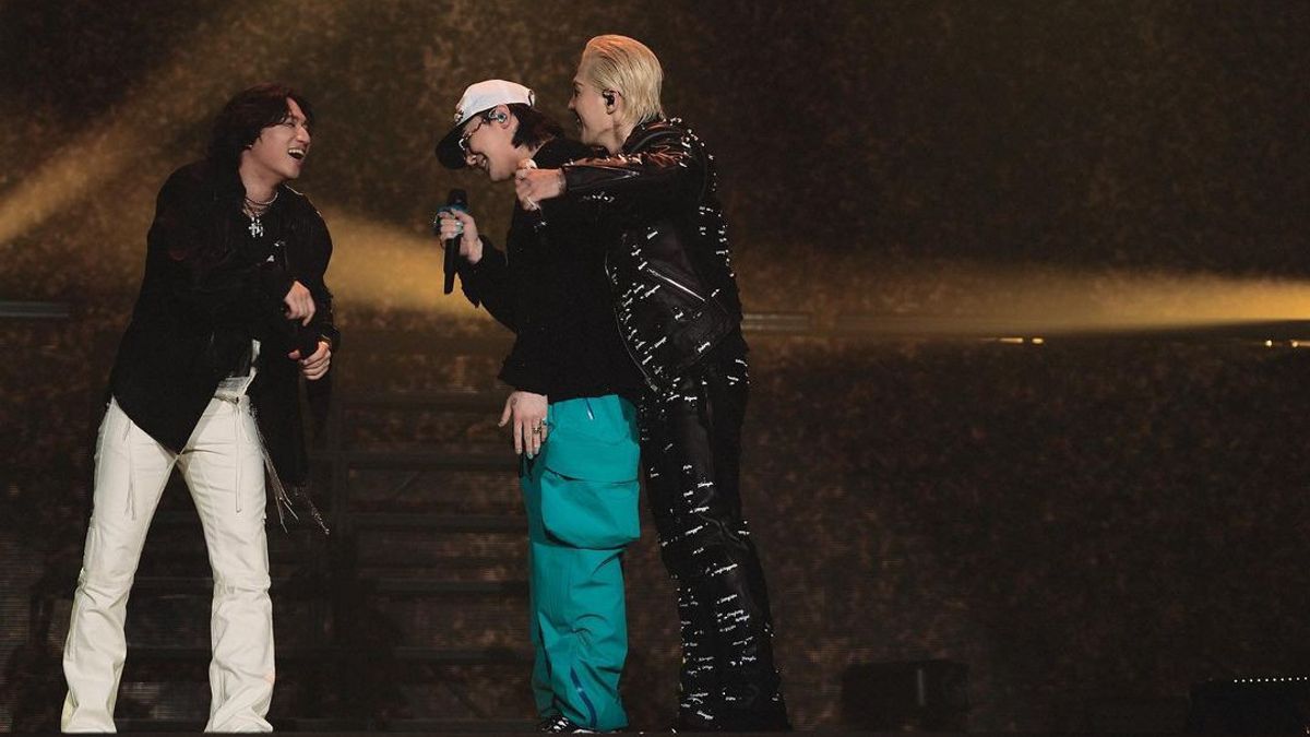 8KLIFE's tweet photo. G-Dragon talked about BIGBANG's future plans:

"BIGBANG's 20th anniversary will be in 2026. After seeing Taeyang's stage, I thought that if I do well, I could do something for our 20th anniversary." https://t.co/E0QGECjvQB