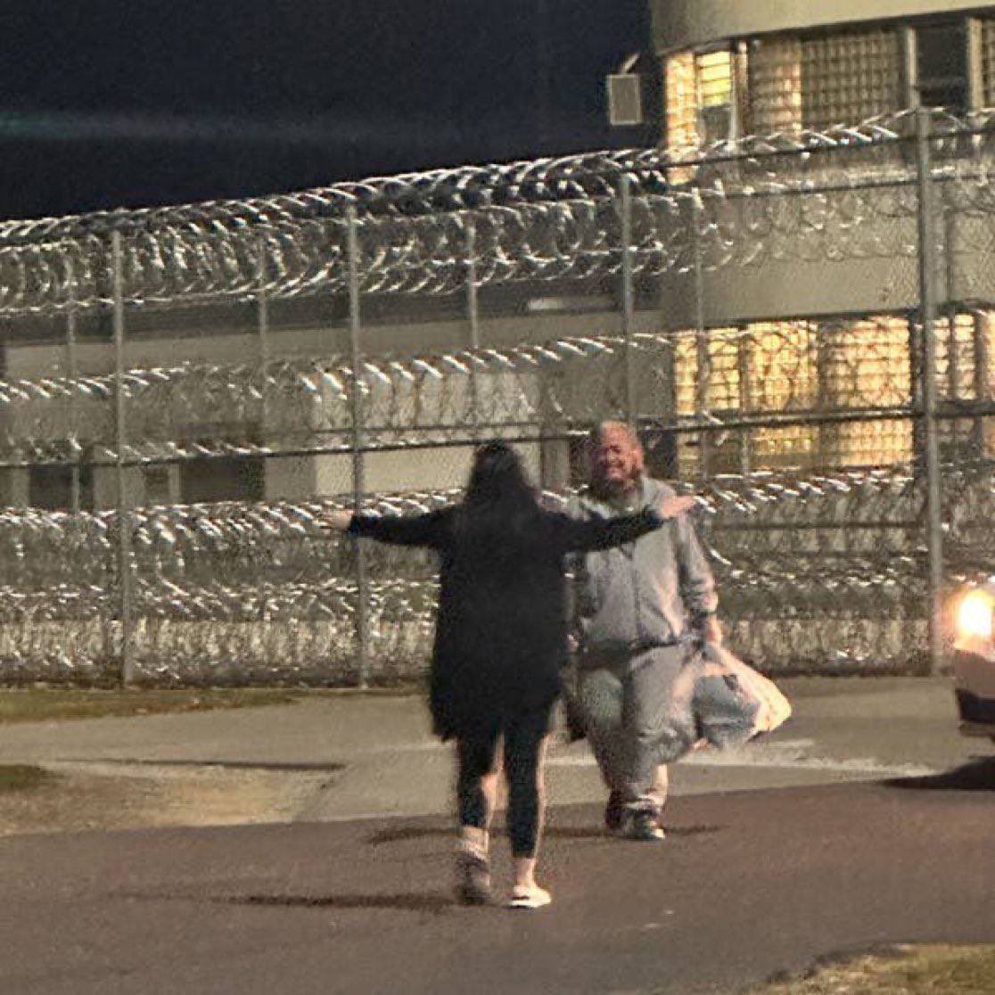 班農先生回到了戰鬥室👍👍👍