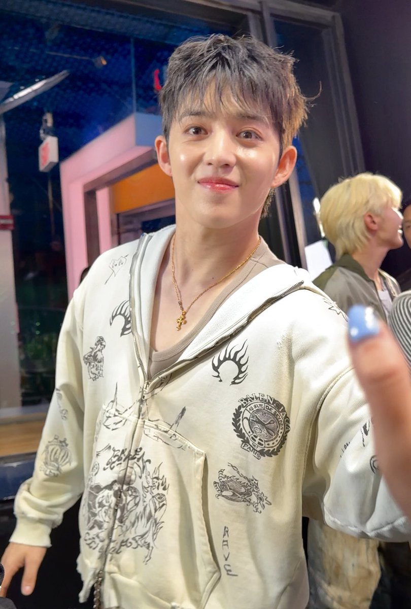 aboutscoups's tweet image. seungcheol is really glowing irl 🥹🤍