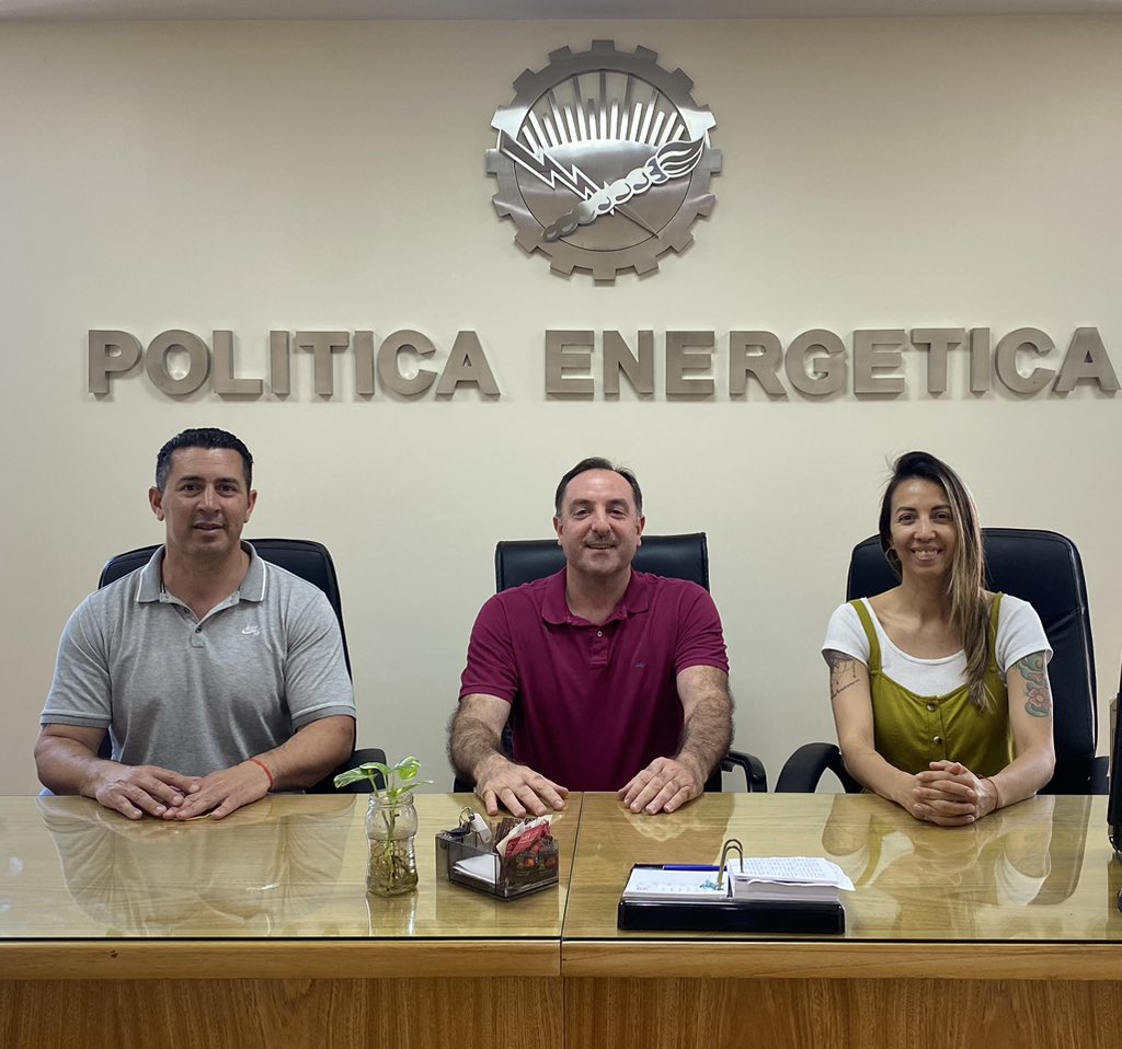Junto a la Secretaria de la Mujer del Sindicato de Comercio Capital, <a href="/sabriparedessec/">Sabrina Paredes</a>, nos reunimos con el compañero <a href="/piccofelix/">Felix Picco</a>, asesor de política energética de la FATLYF y Director del CFL Nº 407 de Luz y Fuerza de La Matanza. Hablamos sobre la situación social, política y