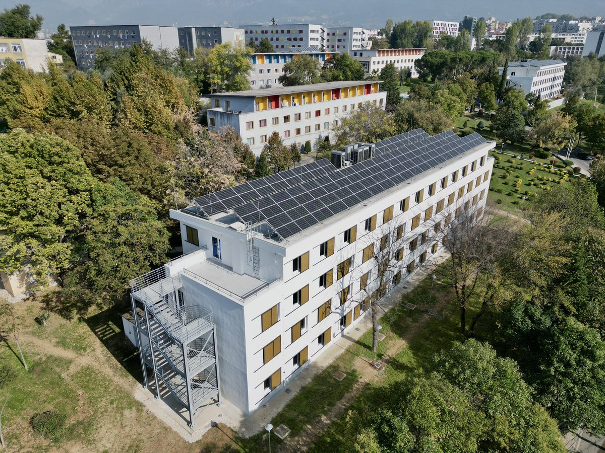 EUinAlbania's tweet photo. More than 650 students will soon move into newly renovated dormitories at the student city in Tirana. Today, alongside representatives from the German embassy, KfW, and Albanian authorities, we proudly inaugurated five newly renovated dormitories. These modern, energy-efficient buildings set a new standard by providing EU-compliant accommodations. And this is just the beginning, as this project aims to enhance 14 more dormitories, benefiting over 2,600 students in total.

This initiative will make dorms 40% more energy-efficient, cutting CO₂ emissions by over 3,000 tons every year. #TeamEurope🇪🇺🇩🇪 in action, building a greener and more sustainable future for Albania🇦🇱.