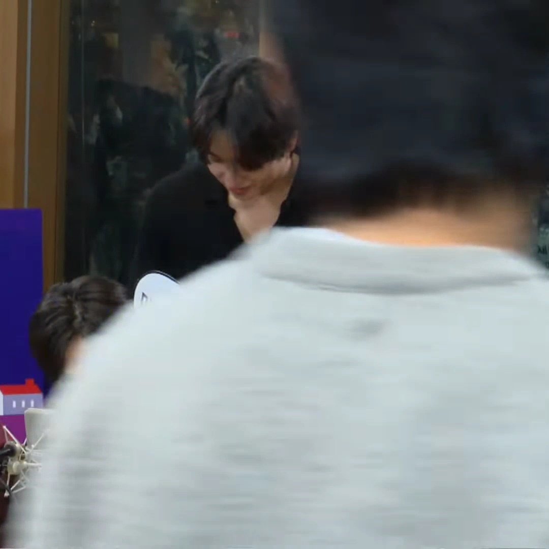 쭈님상태
아일어나고싶은데다안일어나네나지금일어나야되는뎋
결국못참고말벌아저씨처럼 뛰어감