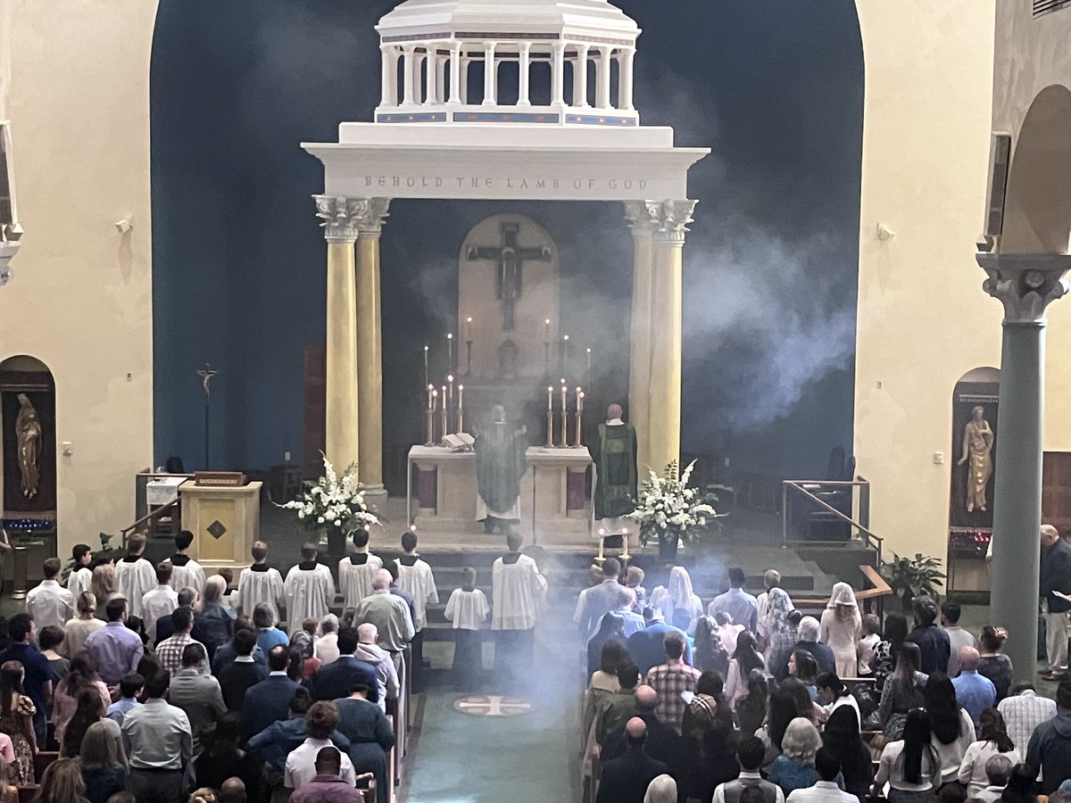 dlongenecker1's tweet photo. What the higher ups in the Catholic Church don't get is that THIS appeals to young people. https://t.co/zkdLAeB5r9