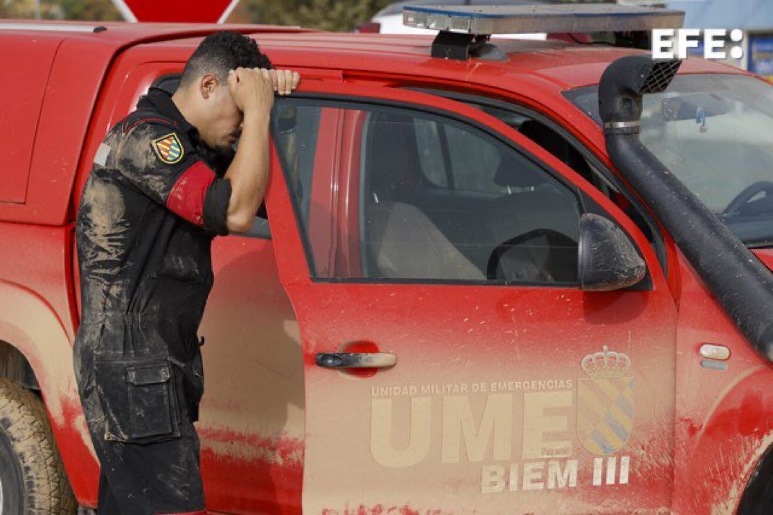 Esta foto. Todos estamos con vosotros.

💔💔

#DANA #INUNDACION