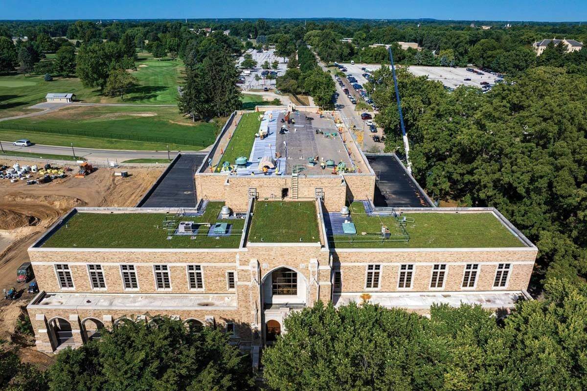 A living green roof on the #Rockne Memorial building and other interesting Notre Dame campus news happenings.

Campus Notebook:
magazine.nd.edu/stories/notebo…