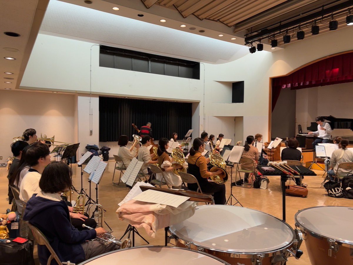 ChigasakiWS's tweet photo. 今週はバリトンサックスさんの入団も決まり、低音域がより一層厚くなったと感じた合奏でした！🎷
そして演奏会のポスターが完成しました😆✨
第1部では日本吹奏楽コンクール歴代の人気曲、第2部では吹奏楽王道の曲や映画音楽まで、幅広いジャンルのプログラムになっていますので、ぜひお楽しみに！ https://t.co/KXsYmMiiOH