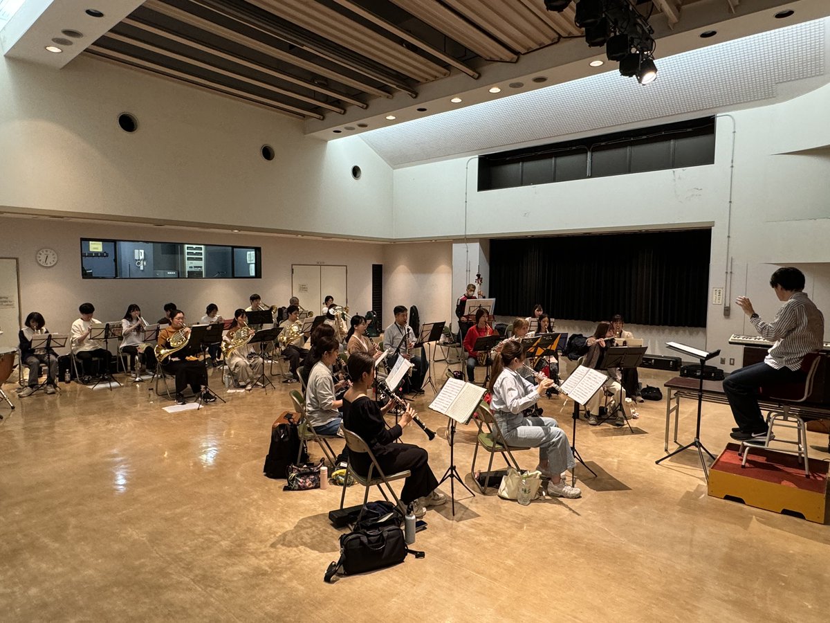 ChigasakiWS's tweet photo. 今週はバリトンサックスさんの入団も決まり、低音域がより一層厚くなったと感じた合奏でした！🎷
そして演奏会のポスターが完成しました😆✨
第1部では日本吹奏楽コンクール歴代の人気曲、第2部では吹奏楽王道の曲や映画音楽まで、幅広いジャンルのプログラムになっていますので、ぜひお楽しみに！ https://t.co/KXsYmMiiOH