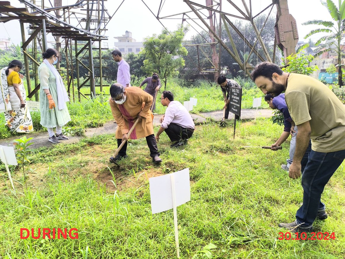 ddtripura's tweet photo. Active participation in  swachhata activities  by the Programme Staff, DDK, Agartala on 30.10.2024 at our office complex under  #SpecialCampaign4 https://t.co/DyMONM7H7T