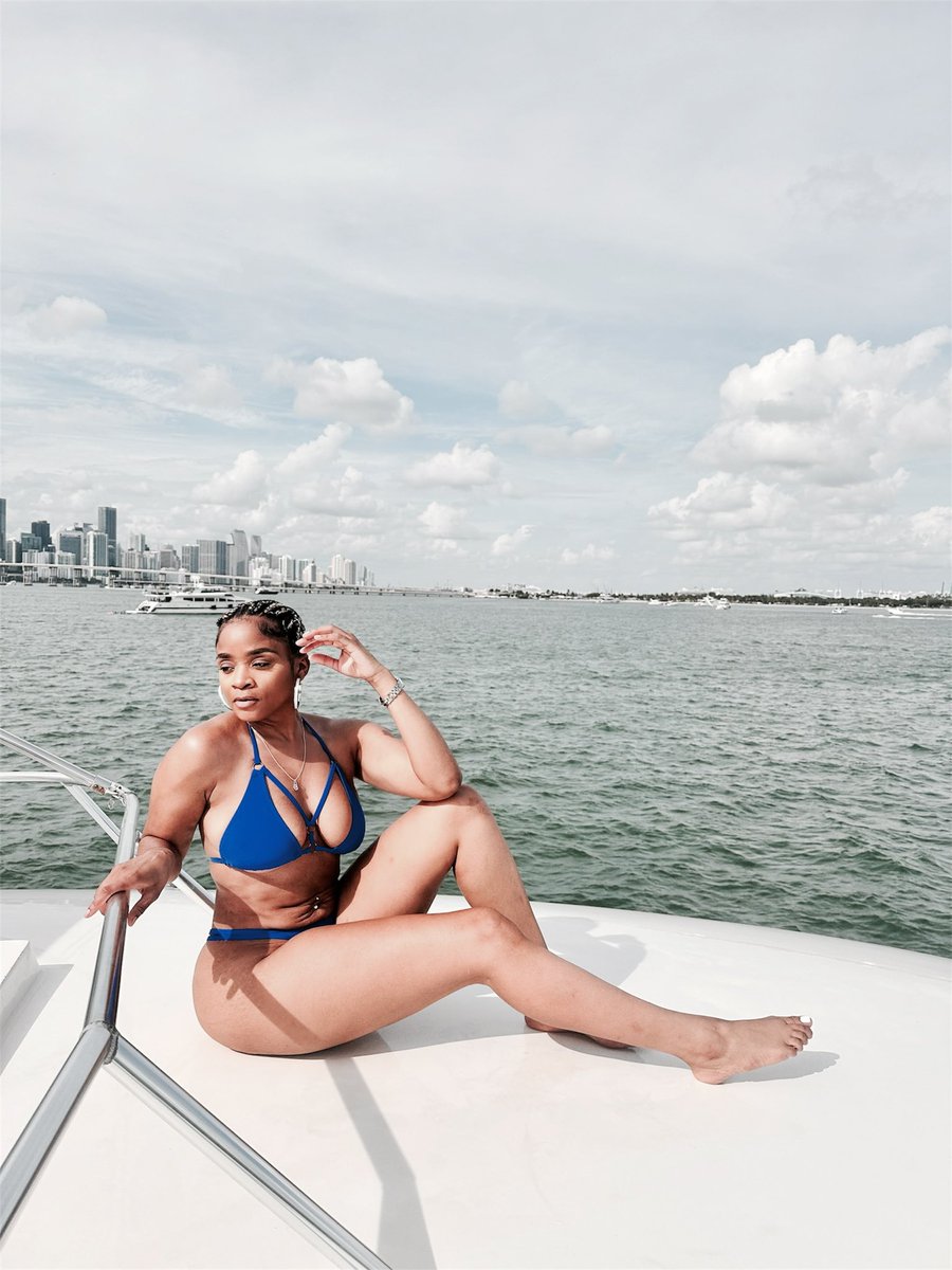 KekeMo_07's tweet photo. I’m having my way, they can’t ignore it. 💋💙

#PRESSUREpack #ThaBaddest 🔥 https://t.co/eIK1uOQNN6