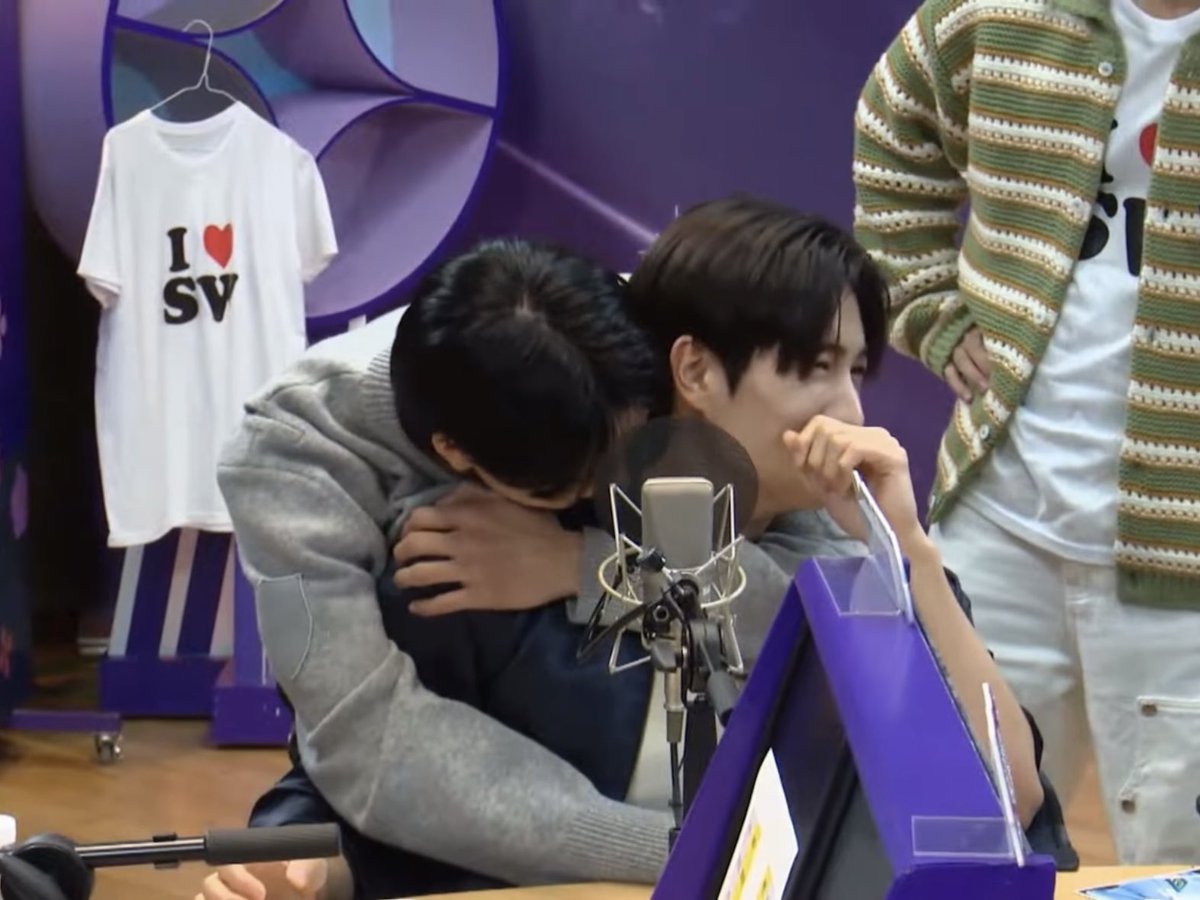 jumilled's tweet image. [help rt]

MASAYA ANG JUMIL NEYSHUN so quick gcash giveaway tayo 🤓 100php to 1 ph deobi! :-))

just rt and reply JUMIL BAKOD NA BAKOD TONIGHT ✨️

ends tomorrow at 9pm. good luck mga beshy cakes 🩷