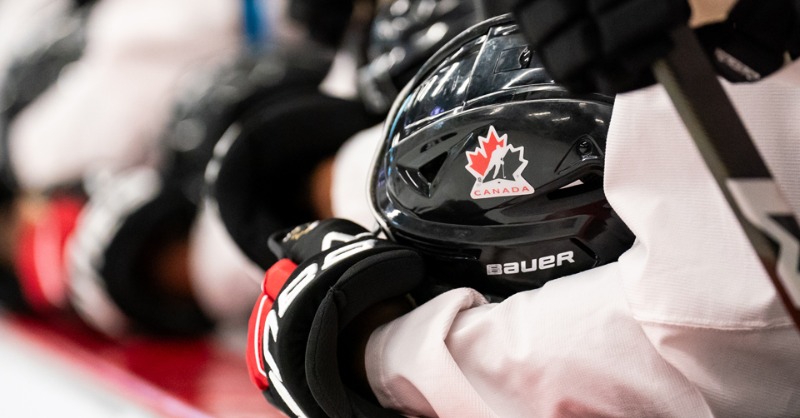 HockeyCanada's tweet photo. As part of an expanded partnership, @BauerHockey will outfit 🇨🇦’s national teams and provide fans with new lifestyle apparel.
 
Bauer Hockey élargit son partenariat et habillera les équipes nationales du 🇨🇦, en plus de proposer une nouvelle offre vestimentaire aux partisan·es.