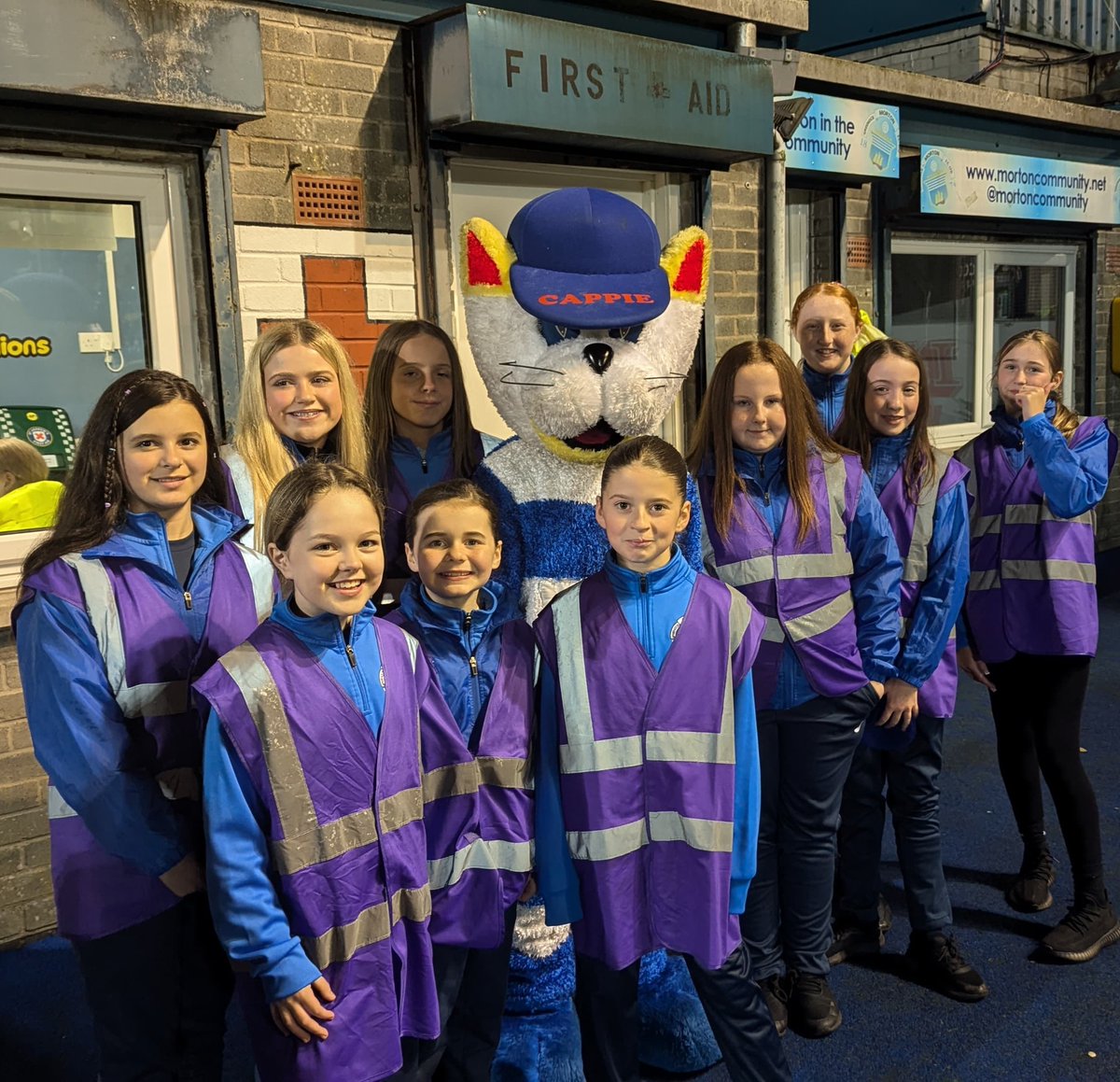 MortonCommunity's tweet photo. 𝐁𝐚𝐥𝐥 𝐀𝐭𝐭𝐞𝐧𝐝𝐚𝐧𝐭𝐬 ⚽

Last night, the U12's Girls from our Community Club carried out the role of ball attendants at  @Morton_FC  vs Queens Park 👏

Well done to all of the girls for doing a great job and representing Morton in the Community positively 💙 https://t.co/8D0HhKl8CE