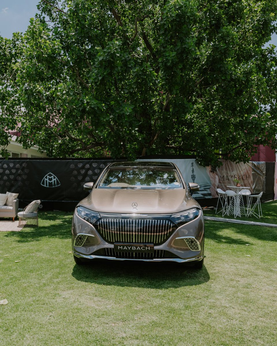 MercedesBenz_SA's tweet photo. Just an appreciation post for the Mercedes-Maybach EQS SUV. ✨ #MercedesBenz #MercedesBenzSA #LuxuriousMarbleCircus https://t.co/fb9V2vV8jd