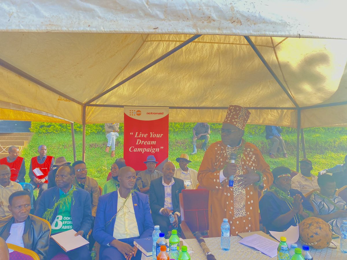 Eddiee29081428's tweet photo. The Guest of Honor Sebei Cultural Leader PETER SWILKEI KISSA presenting a speech on the Theme “Prevention of Harmful Traditional Practices Against Women and Girls” during Sebei Cultural Day.
Thank-You UNFPA👏
#ActionAidUg
#UNFPA https://t.co/GqX65lrW7l