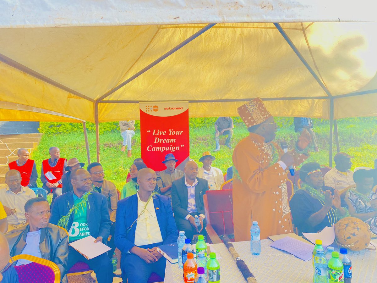 Eddiee29081428's tweet photo. The Guest of Honor Sebei Cultural Leader PETER SWILKEI KISSA presenting a speech on the Theme “Prevention of Harmful Traditional Practices Against Women and Girls” during Sebei Cultural Day.
Thank-You UNFPA👏
#ActionAidUg
#UNFPA https://t.co/GqX65lrW7l