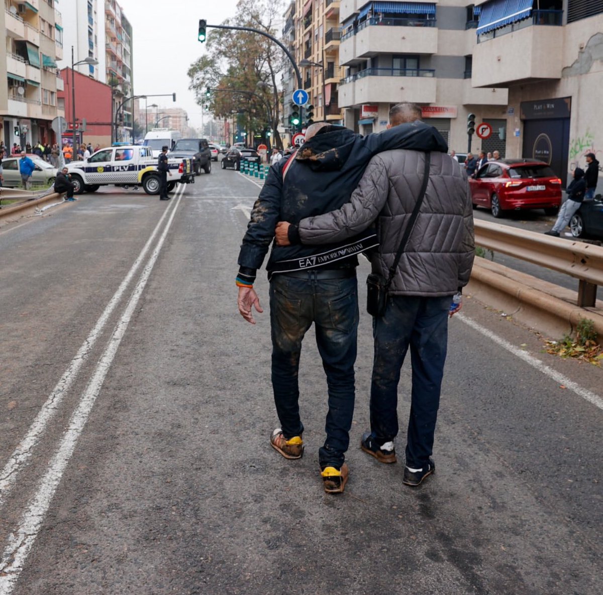 cabrafotuda's tweet image. El poble salva al poble d’eixos putos merdes
